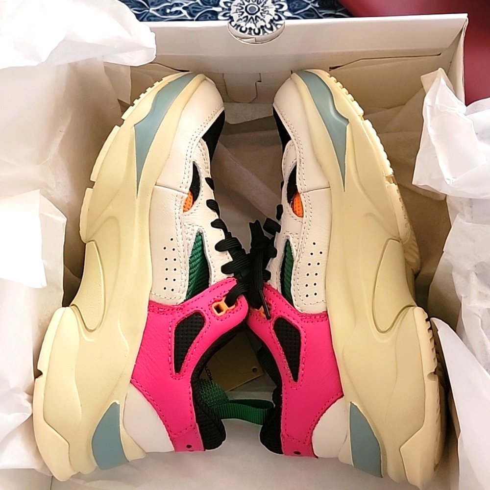 Sneakers 👟 - Picture 3 of 5